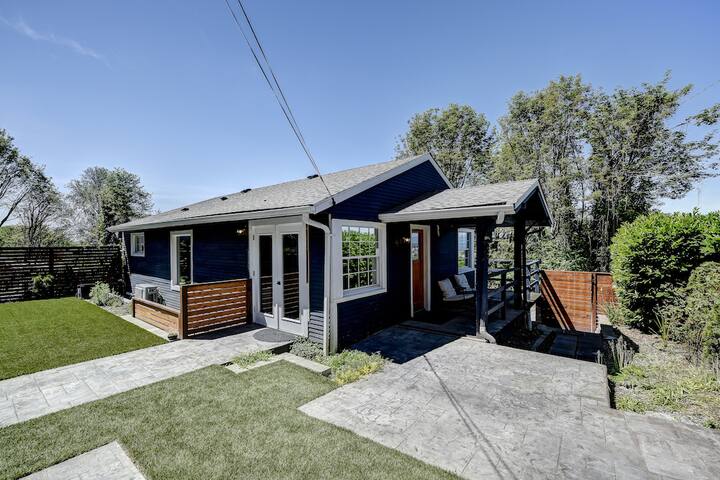 Craftsman home near Stadiums with stunning views gallery image 4