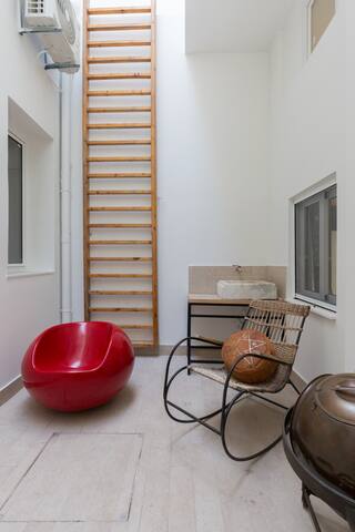 Troon of Athens Zefiros gallery image 5