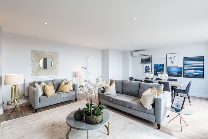 Stunning 4BD Duplex Apartment in Earls Court
