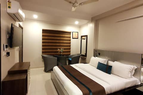 One BHK Flat/Near IGI Delhi Airport/ICC Yashobhumi