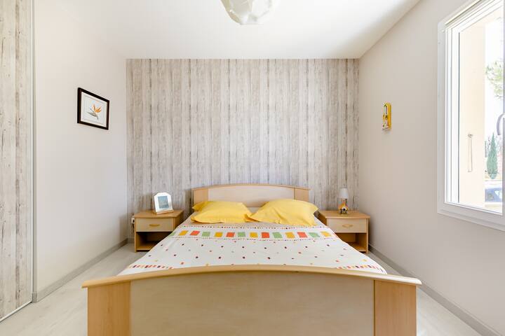 La chambre qui est mise à votre disposition .