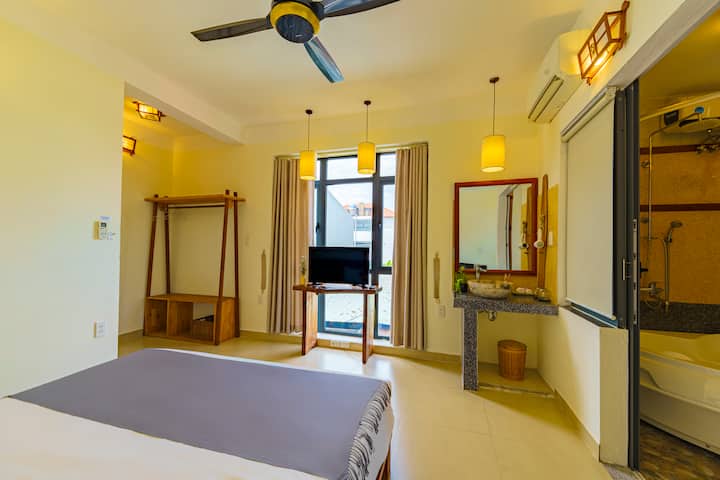 تلفزيون وخزانة ملابس 