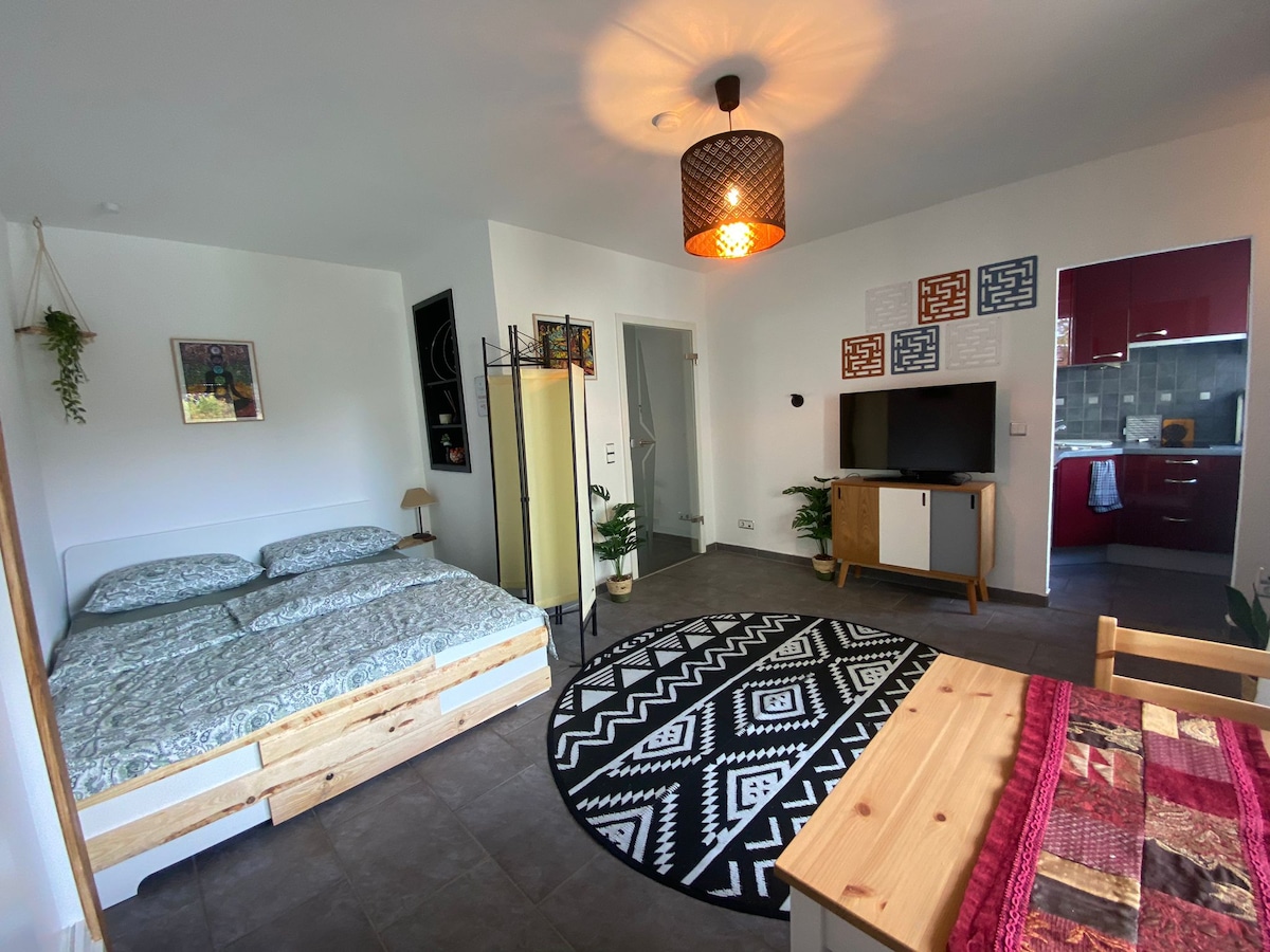 Top Airbnb: Quick connection to the airport and city Centre! in Nürnberg