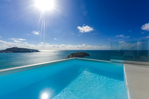 Stunning  Ocean View - 2 / 3 Brm Terraces Lt. Bay