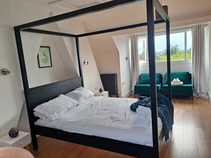 Pilgrims of the Goddess Room 7 Houses for Rent in Glastonbury, Somerset, United Kingdom Airbnb