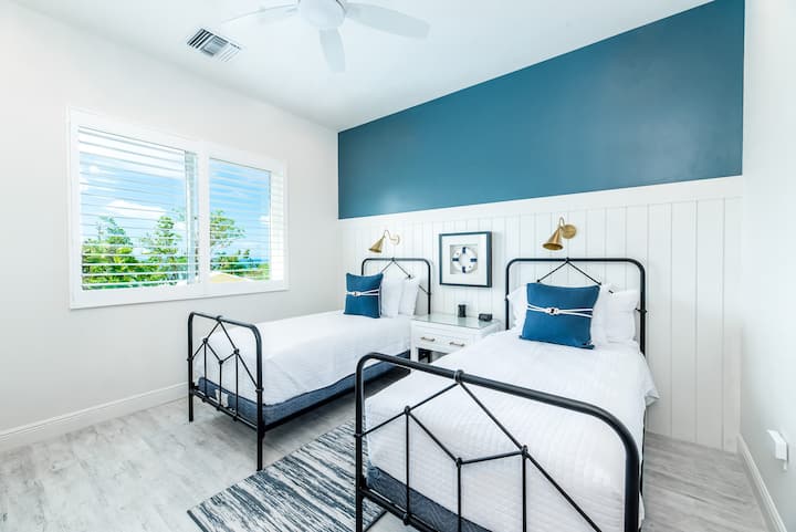 Twin Room. Can convert into King.