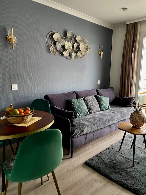 Top performing Airbnb: A charming flat close to La Defense and to Paris in Courbevoie