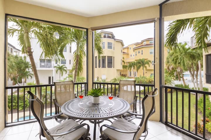 Siesta Key Villa One Block From Beach Sleeps 8 - Siesta Key, FL