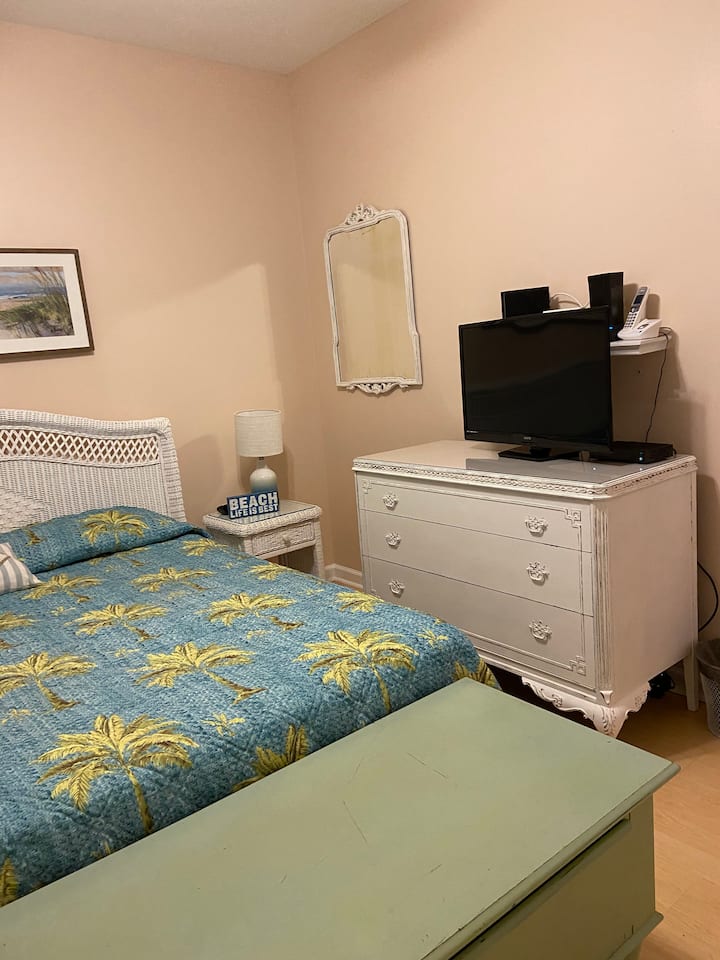 一楼卧室- 1张标准双人床