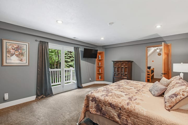 Upper level "second master" features a king size bed and attached bonus room with 2 twin beds (pictured later)