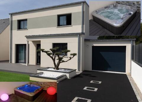 House sleeps 6 with Jacuzzi!