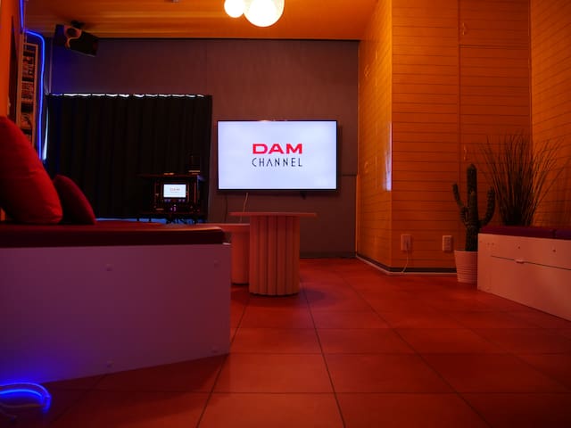 (200平米の広さ)日暮里プレイハウス|カラオケ|ダーツ|広々キッチン|30名以上可