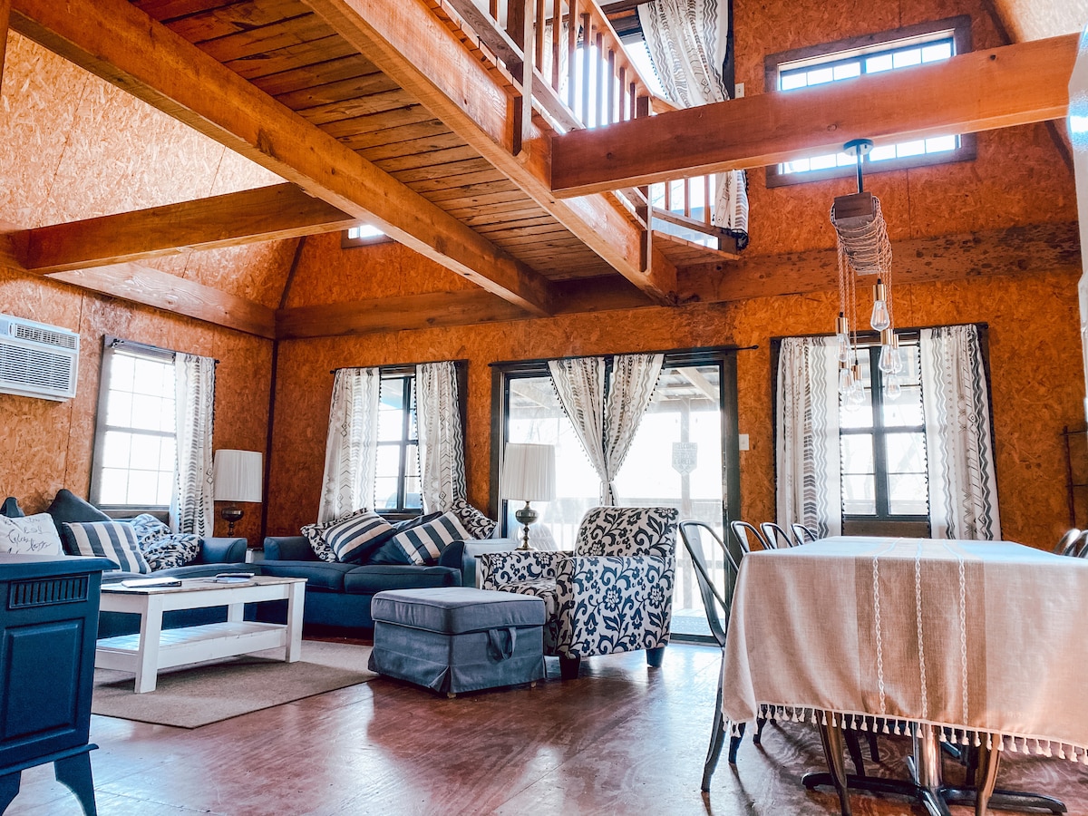 Windchimes CabinSeasonal View of Ouachita River Cabins for Rent in