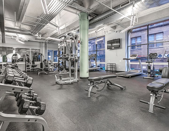 Fun Downtown Penthouse #3 | Vintage +balcony&gym