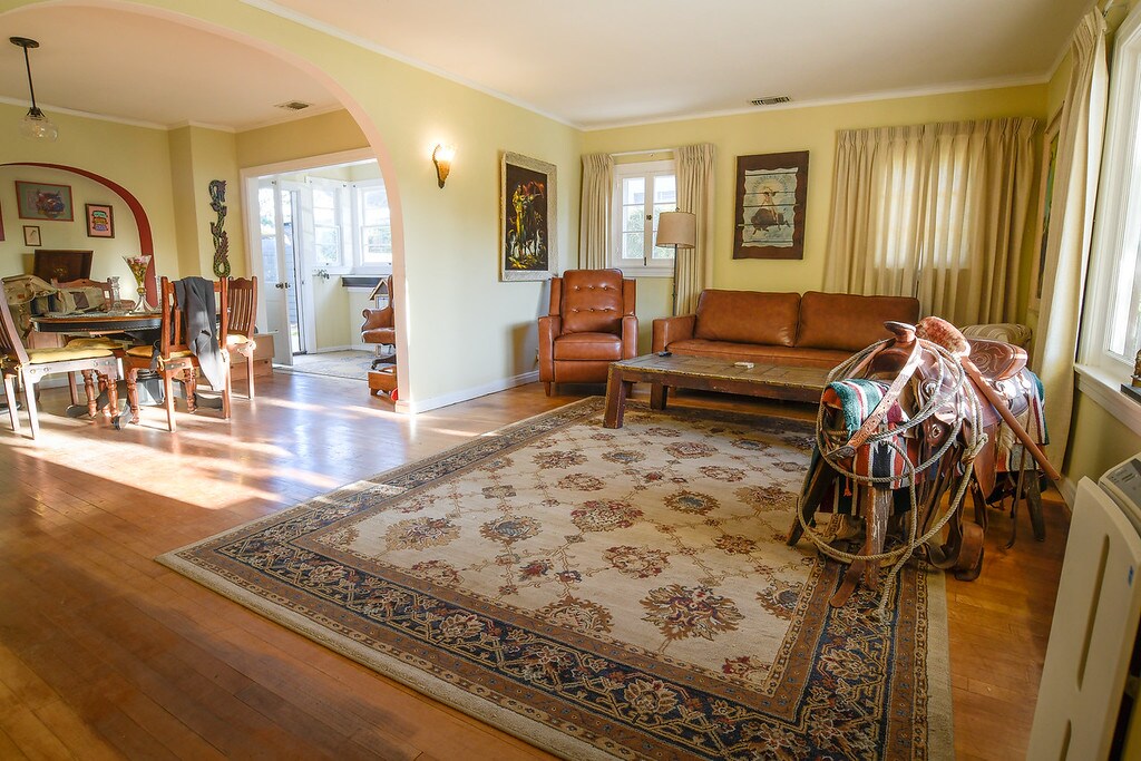 Sebule ya mbele na chumba cha kulia chakula