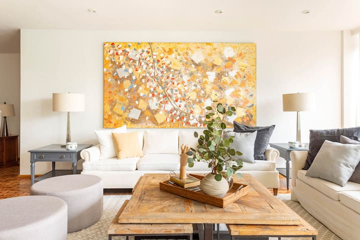 Beautiful & Best Location Condo. gallery image 3