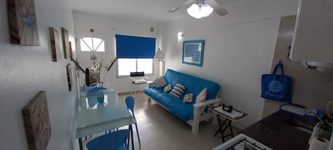Anuncio de Airbnb popular: Warm and modern 2 room apartment facing the sea en San Bernardo Del Tuyú