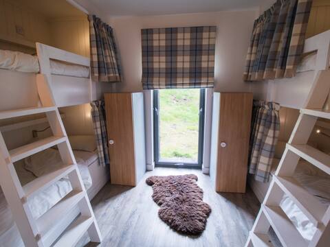 The Cowshed- 4 Bed Private En-Suite Bunkhouse Room