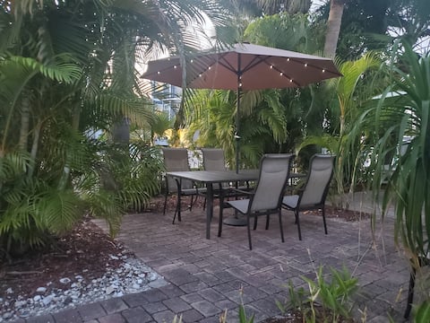 Successful Airbnb property: Kay on the Key - Steps from #1 Siesta Key Beach in Siesta Key