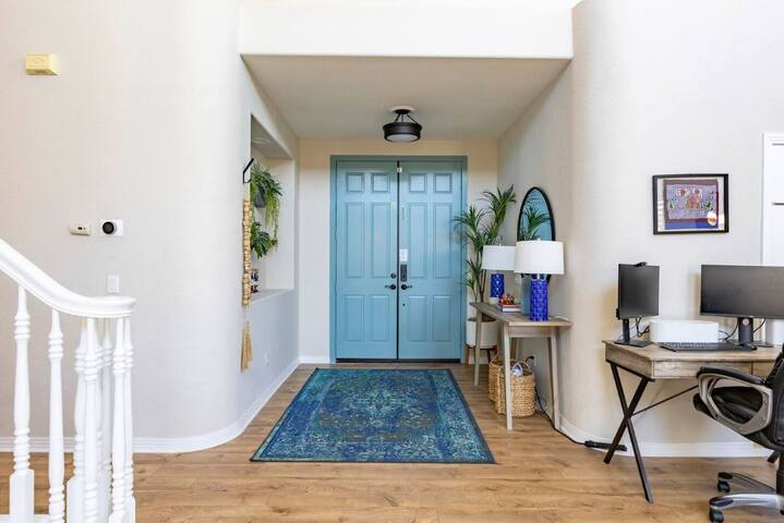 Stylish San Diego Oasis Home w/ Pool & Jacuzzi gallery image 4