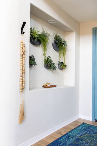 Stylish San Diego Oasis Home w/ Pool & Jacuzzi gallery image 5