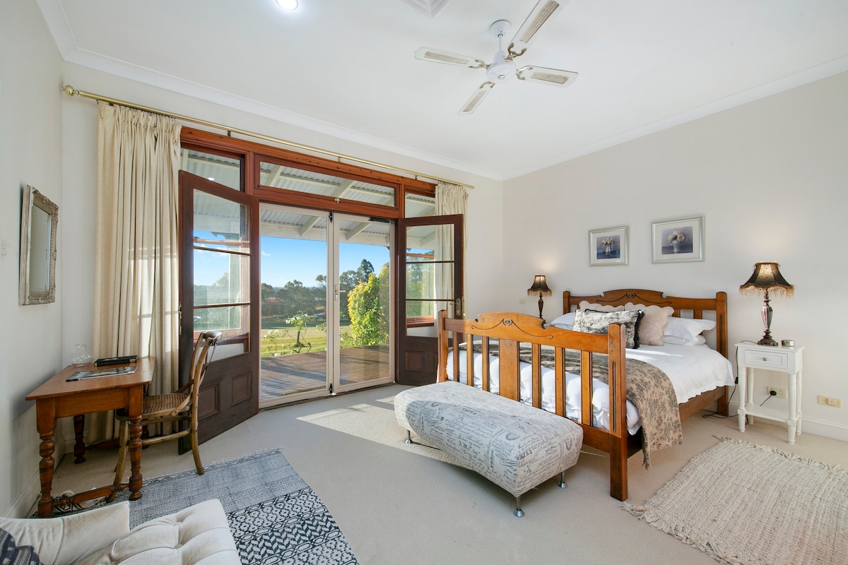 Master bedroom with french doors to veranda with mountain & garden views, and ensuite bathroom 