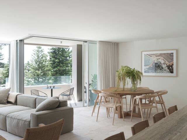 Luxury Apartment with Bronte Beach Views gallery image 4