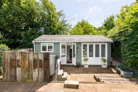 The Summerhouse,Countryside retreat with hot tub