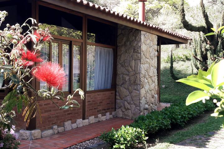 Entire home with 2 bedrooms in Goncalves - Aconchego e Carinho na Mantiqueira  Casa do Verde
