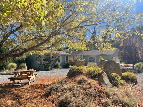 CARRVILLE LOOP HOME - SLEEPS 12!