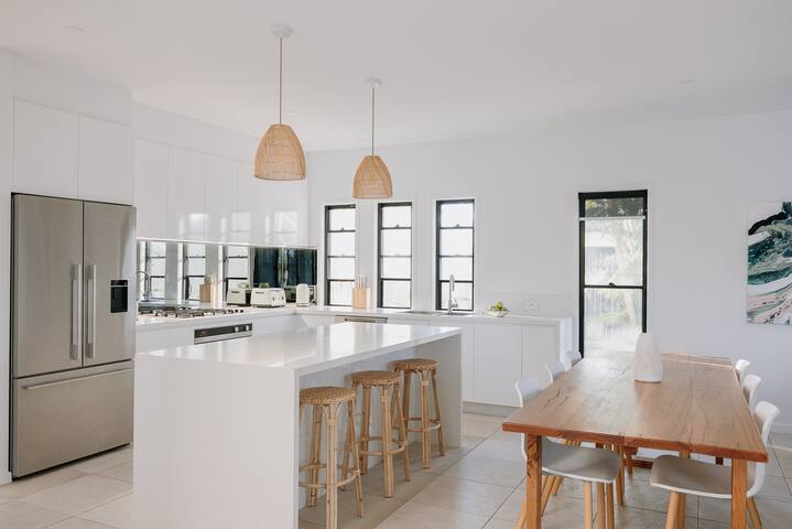 Casa Sol ☼ Beachside Home with Pool & Cinema gallery image 5