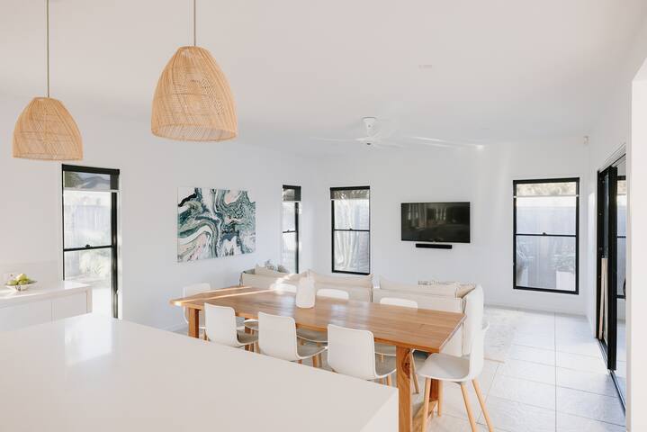 Casa Sol ☼ Beachside Home with Pool & Cinema gallery image 3