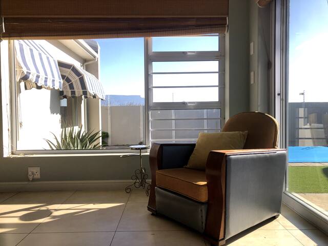 Pleasant home with pool and Table Mountain Views gallery image 3