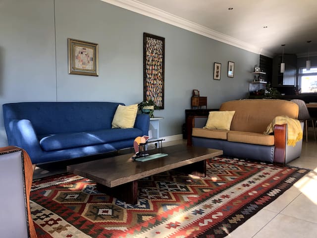 Pleasant home with pool and Table Mountain Views