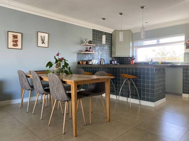 Pleasant home with pool and Table Mountain Views gallery image 5