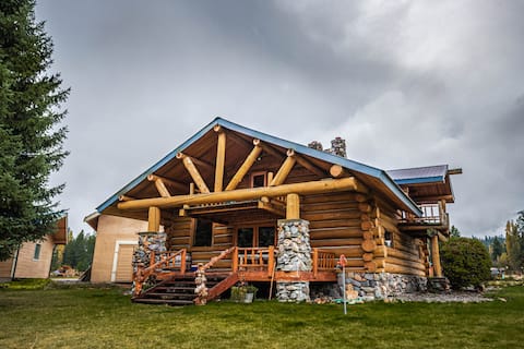 Sheep Mountain Lodge in Superior, MT
