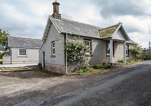 West Lodge 3 bedrooms, near golf course and river.