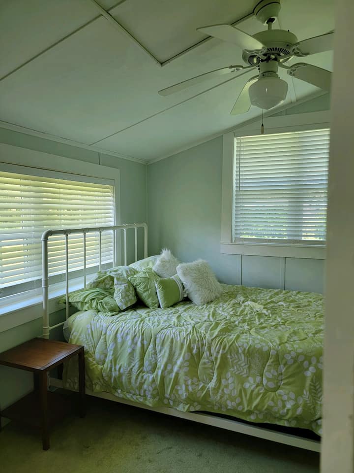 Dhomë gjumi në katin e parë.