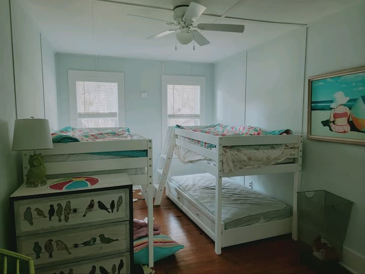 Dhomë gjumi me krevat marinari