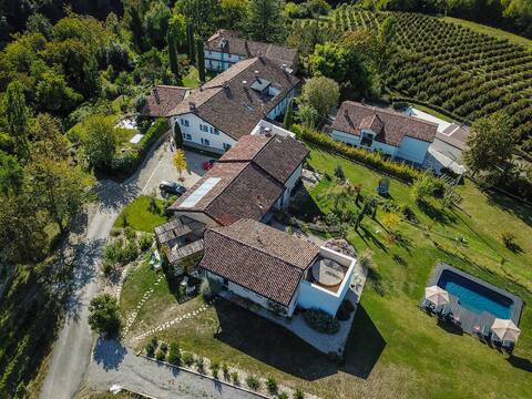 rostagni1834 apt  in villa with pool  near Barolo