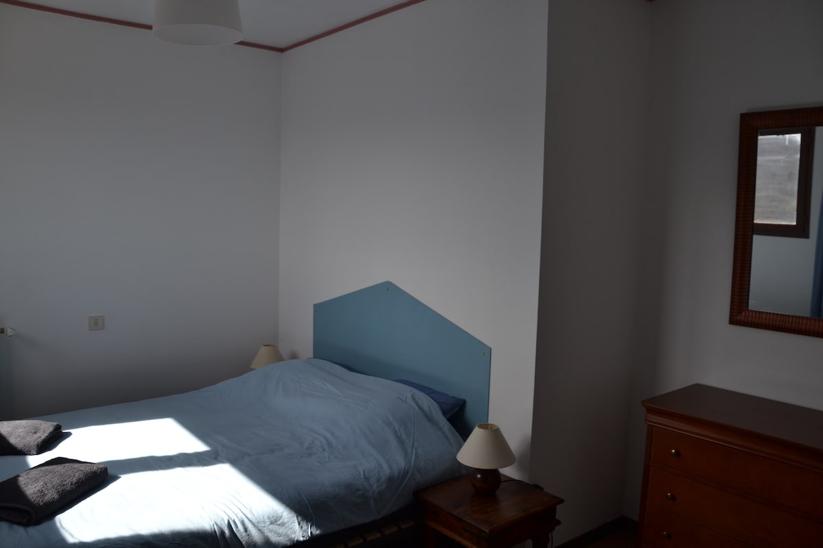 一楼卧室配备双人床1.40 x 1.90