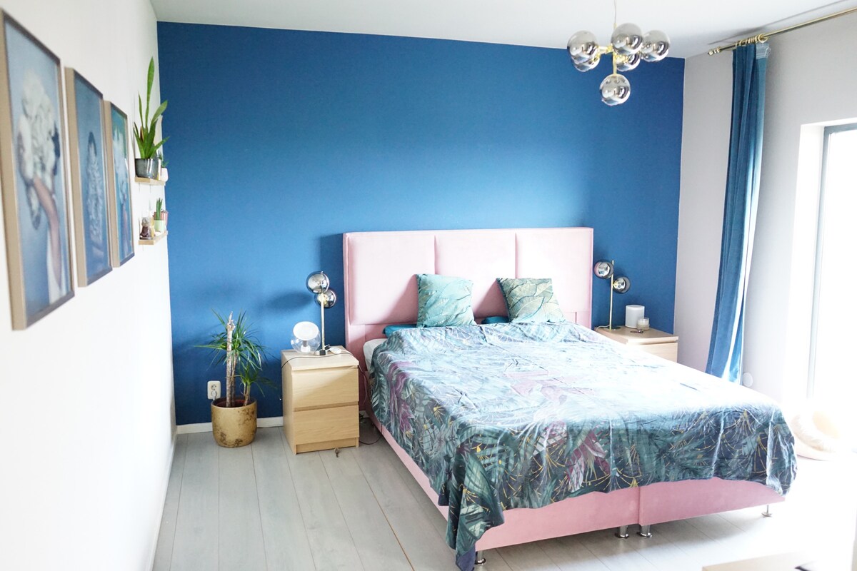 Chumba cha kulala cha kwanza. 
Ukubwa wa kitanda sentimita 160x200