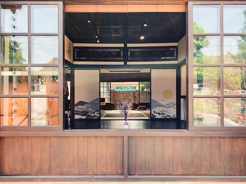 Kaohsiung Military Family Village B&B for 1-10 Guests | 3 Rooms with Extra Beds | Private Bathroom |