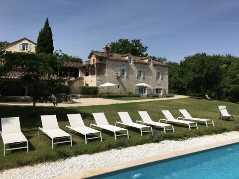 Quiet luxury-heated pool in the heart of Quercy 4*
