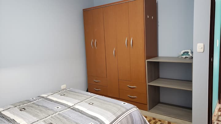 HRAST, STALAK ZA PRTLJAGU I GLAČALO