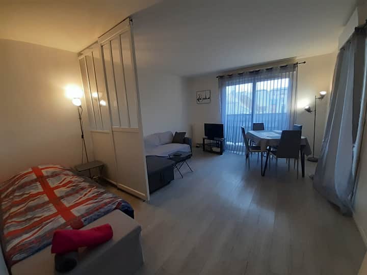 客厅配备卧室单人床+沙发床 