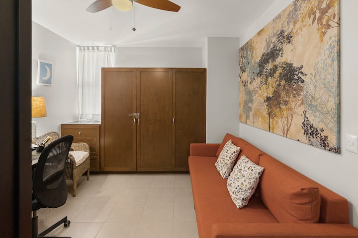 Tercer dormitorio y/o estudio con sofá cama tamaño queen