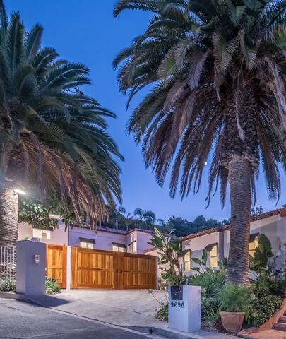 Beverly Hills Mediterranean Estate gallery image 3