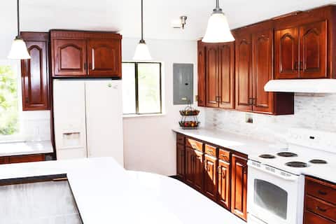Forest Cottage Large Group Retreat/27beds Sleeps45