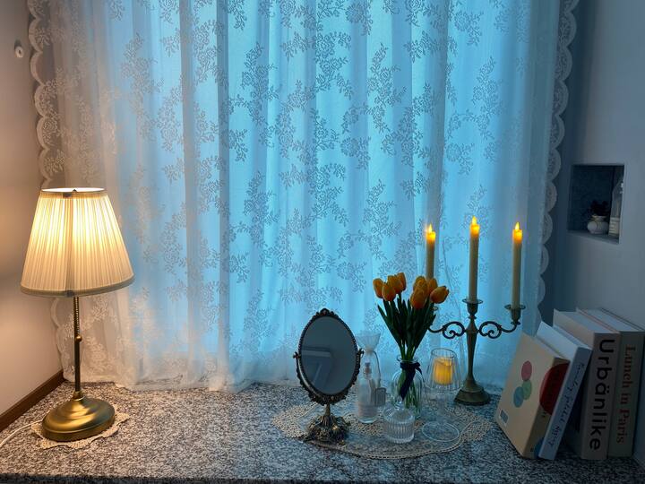 โต๊ะเครื่องแป้งในห้องนอนชั้น 1 (เตียงควีนไซส์)